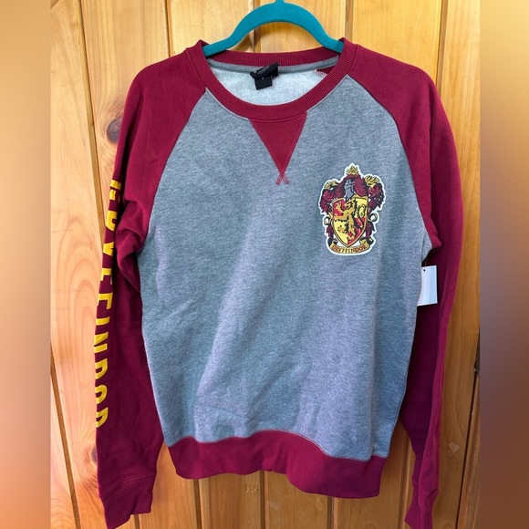 Harry Potter Gryffindor Sweatshirt Adult Small NWT - Picture 1 of 12
